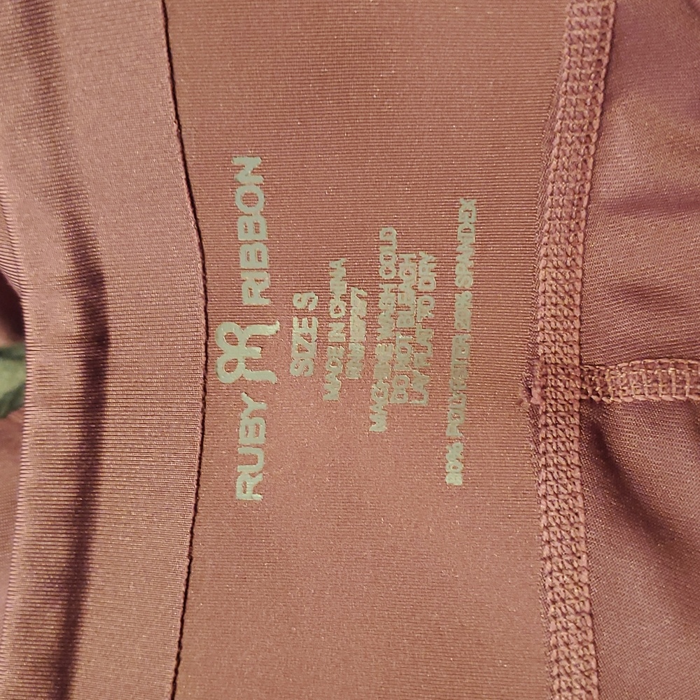 Ruby Ribbon capris like new - Picture 5 of 5